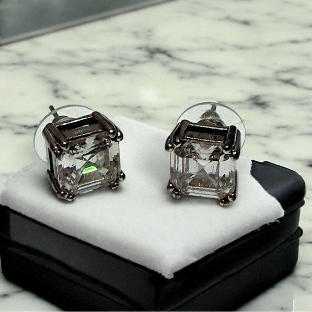 💍 Silver Asscher-Cut Stud Earrings – Sparkling Gift for Her